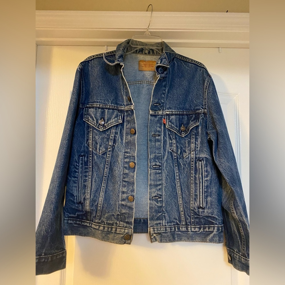 Levi Strauss vintage jean jacket. Great shape. Pockets on each side.